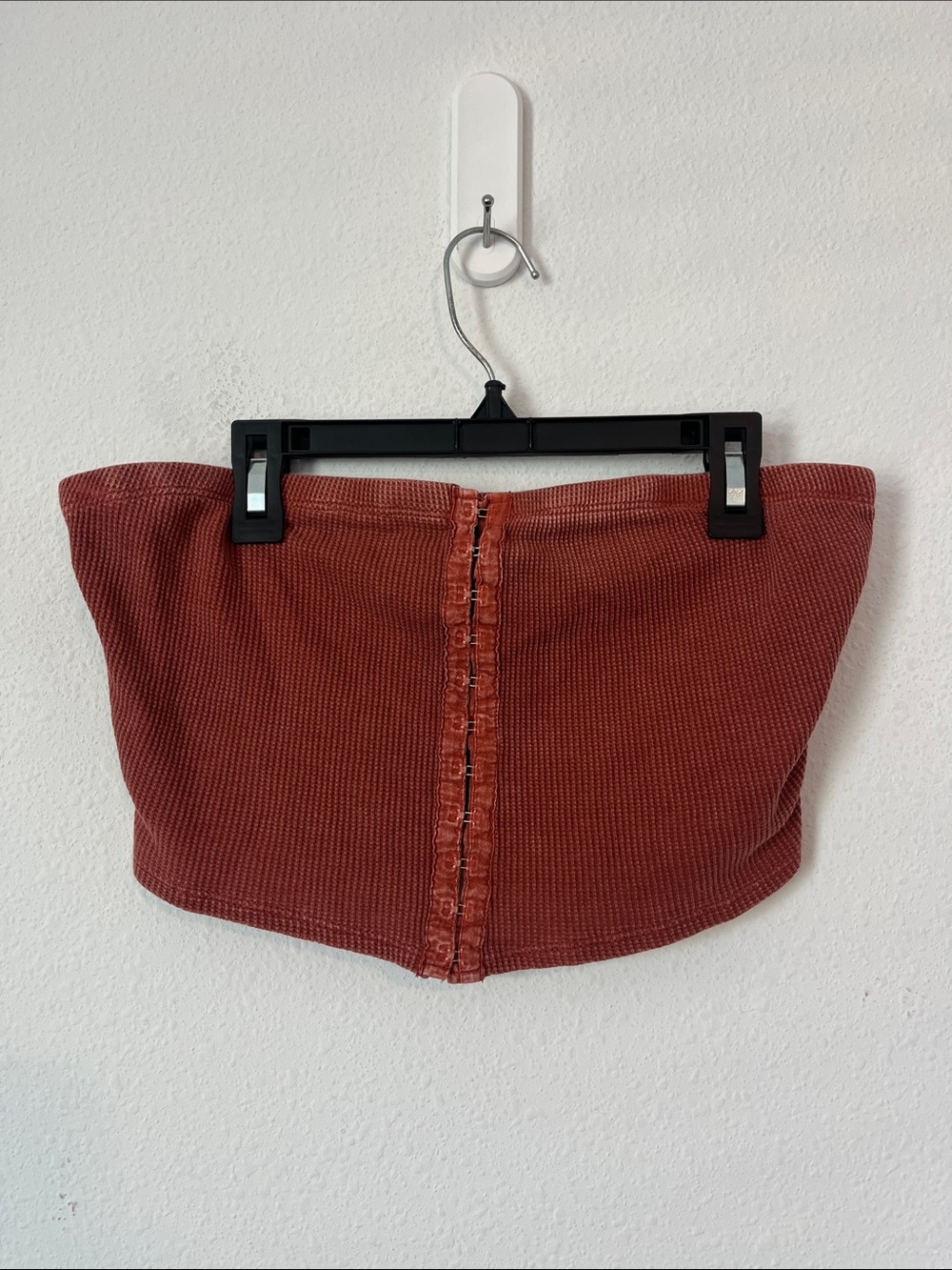 URBAN OUTFITTERS Rust Red Ribbed Strapless Crop Top